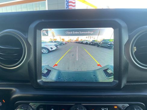 Used 2021 Jeep Gladiator Sport image 11