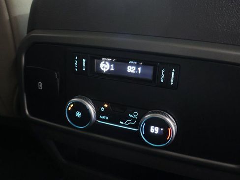 Used 2019 Ford Expedition XLT image 15