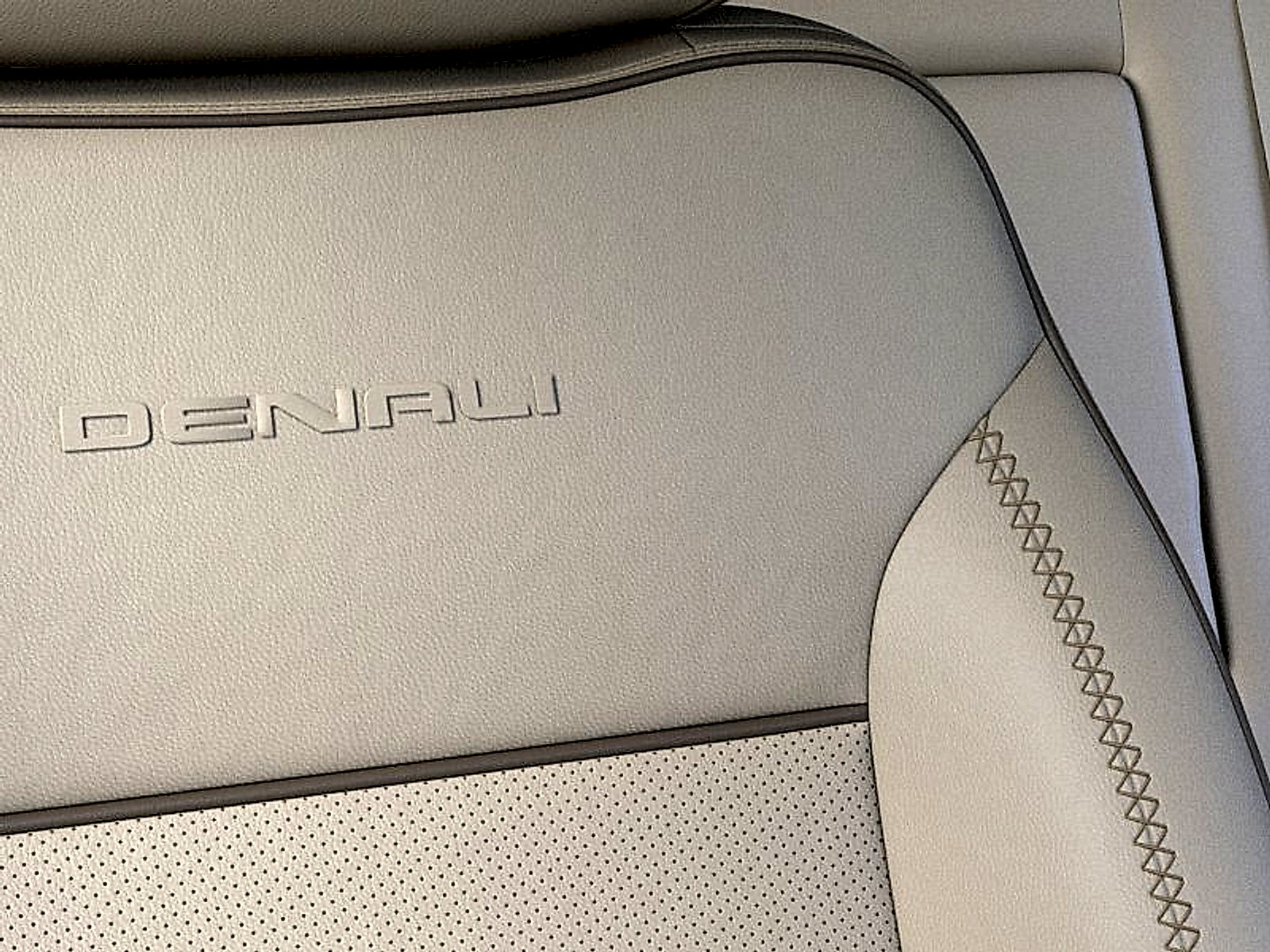 New 2027 GMC Yukon XL Denali AWD/4WD image 21