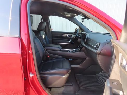 Used 2025 Chevrolet Traverse LT w/ Driver Confidence Package AWD/4WD image 23