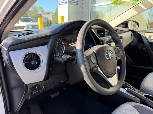Used 2018 Toyota Corolla LE FWD image 15