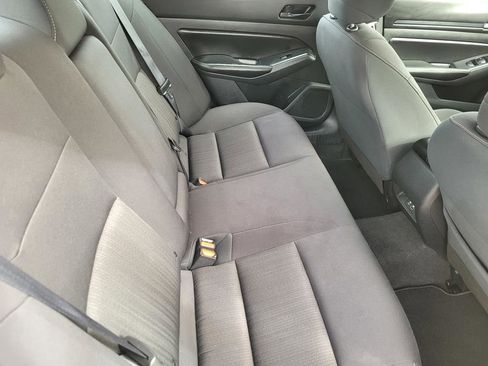 Used 2024 Nissan Altima 2.5 SV image 12