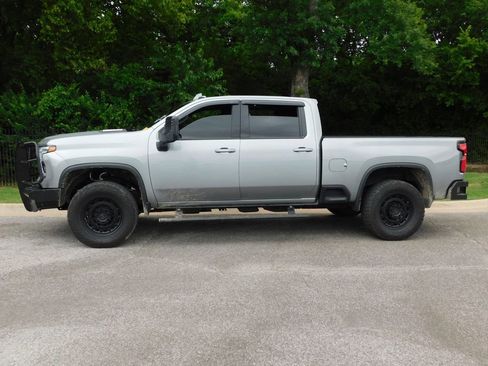 Used 2024 Chevrolet Silverado 2500 LTZ w/ LTZ Premium Package AWD/4WD image 2