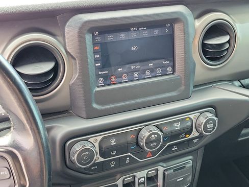 Used 2021 Jeep Gladiator Sport image 30