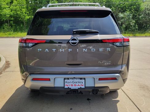 Certified 2024 Nissan Pathfinder Platinum w/ Cargo Package AWD/4WD image 4