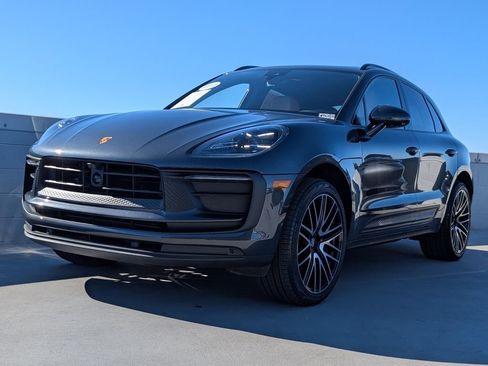 Used 2024 Porsche Macan image 1