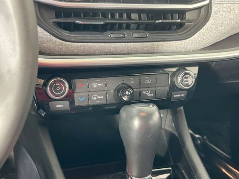Used 2022 Jeep Compass Latitude AWD/4WD image 15