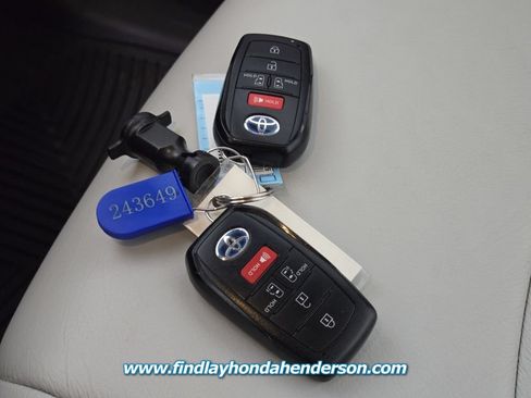 Used 2023 Toyota Sienna LE FWD image 31