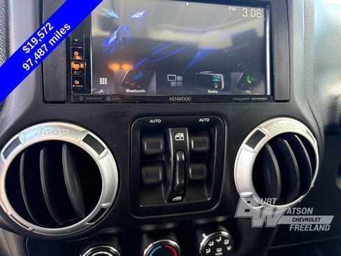 Used 2013 Jeep Wrangler Unlimited Sahara w/ Dual Top Group AWD/4WD image 19