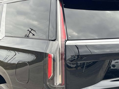 Used 2024 Cadillac Escalade ESV Premium Luxury w/ Performance Package image 9