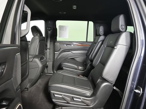 Used 2024 Cadillac Escalade ESV Luxury w/ LPO, Floor Liner Package AWD/4WD image 18