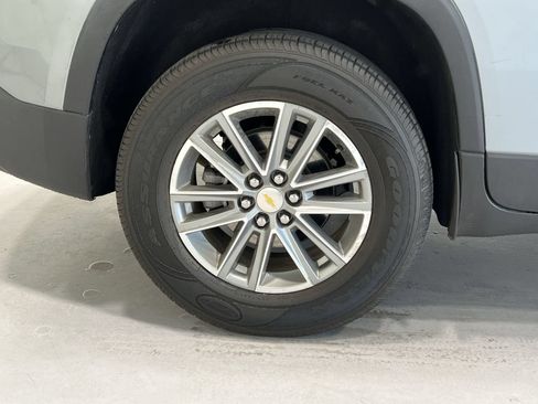 Used 2023 Chevrolet Traverse LT AWD/4WD image 10