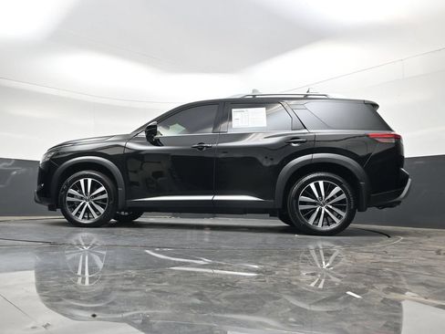 Certified 2025 Nissan Pathfinder Platinum w/ Cargo Package FWD image 41