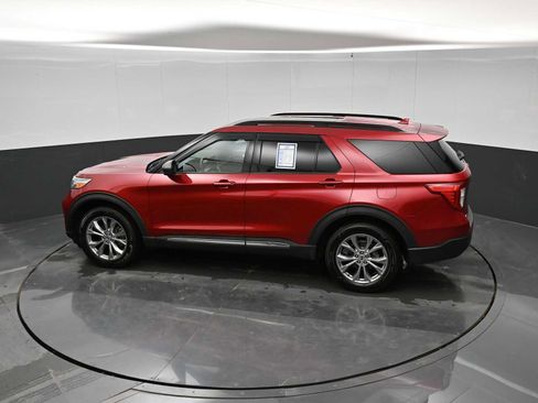 Used 2020 Ford Explorer XLT w/ Equipment Group 202A AWD/4WD image 29