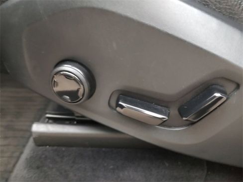 Used 2018 Volvo XC90 T6 Momentum w/ Momentum Plus Package image 30