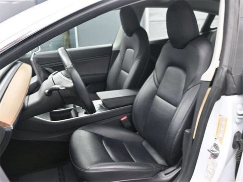 Used 2018 Tesla Model 3 Mid Range image 11