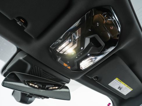 Used 2023 BMW 740i w/ Parking Assistance Package image 79