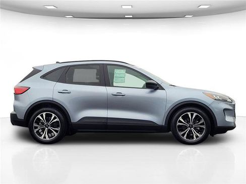 Certified 2022 Ford Escape SE w/ SE Sport Appearance Package FWD image 5
