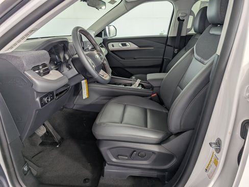 New 2025 Ford Explorer Active w/ Active Comfort Package image 10