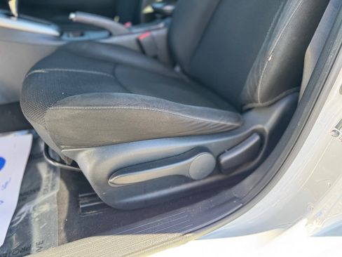 Used 2018 Nissan Sentra S w/ S Midnight Style Package image 10