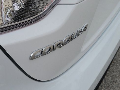 Used 2025 Toyota Corolla LE image 6