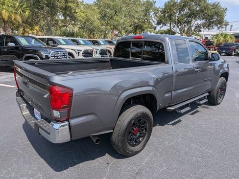 Used 2022 Toyota Tacoma SR5 RWD image 3