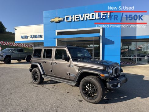 Used 2025 Jeep Wrangler Unlimited Sahara AWD/4WD image 1