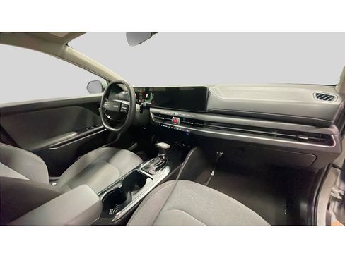Used 2025 Kia K4 image 17