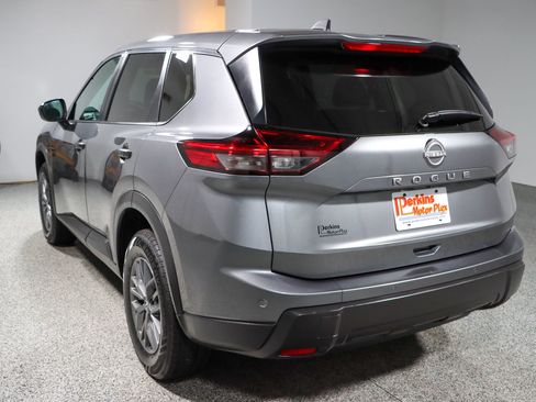 Used 2024 Nissan Rogue S FWD image 9
