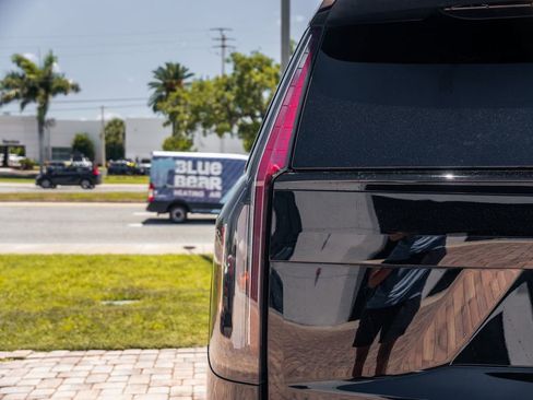 Used 2024 Cadillac Escalade V AWD/4WD image 11