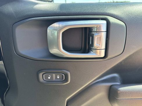 Used 2024 Jeep Gladiator Sport AWD/4WD image 14