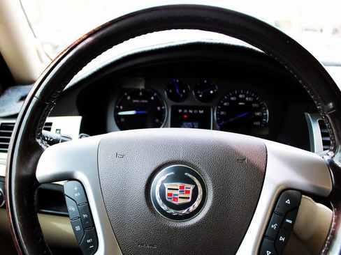 Used 2007 Cadillac Escalade AWD w/ Information Package image 27