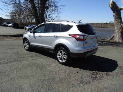 Used 2018 Ford Escape SE w/ Ford Safe & Smart Package image 5