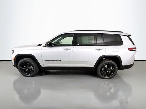 New 2025 Jeep Grand Cherokee L Limited w/ Black Appearance Package image 4