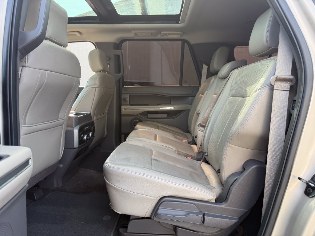 Used 2018 Ford Expedition Max XLT w/ Equipment Group 202A AWD/4WD image 39