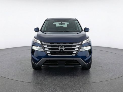 Used 2025 Nissan Rogue SV FWD image 2