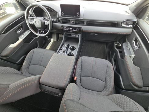 Used 2025 Honda Pilot Sport image 15