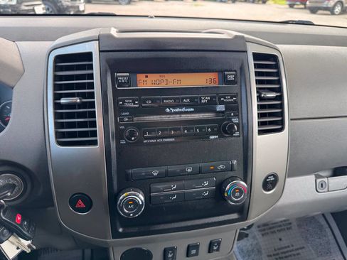 Used 2011 Nissan Frontier SL RWD image 19