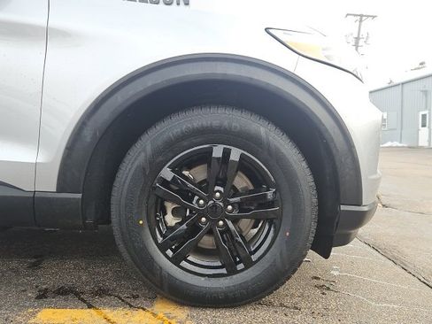 Used 2023 Ford Explorer XLT w/ Equipment Group 202A image 13