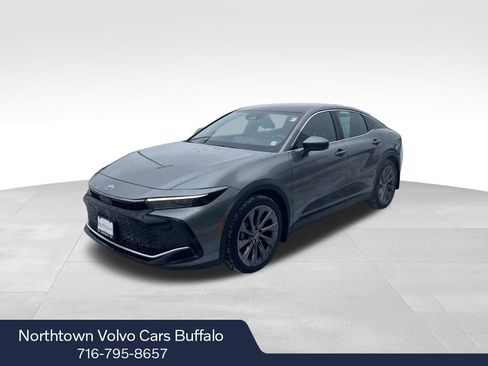 Used 2025 Toyota Crown Platinum image 1