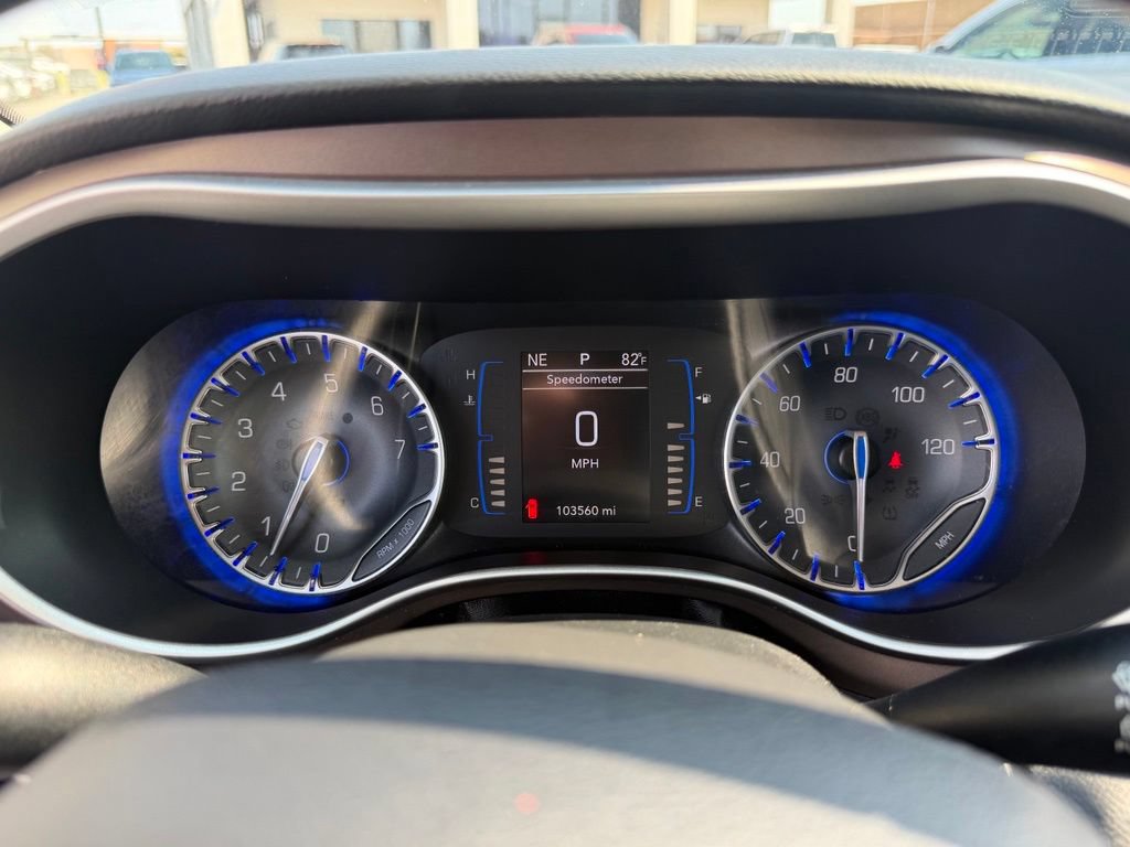 Used 2018 Chrysler Pacifica Touring-L w/ Tire & Wheel Group FWD image 34