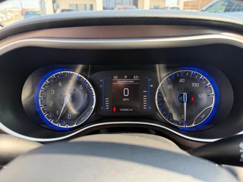 Used 2018 Chrysler Pacifica Touring-L w/ Tire & Wheel Group FWD image 34