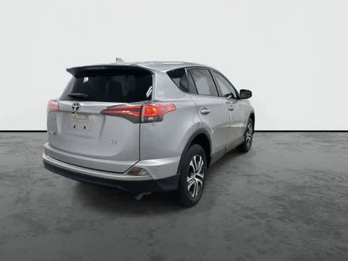 Used 2018 Toyota RAV4 LE FWD image 3