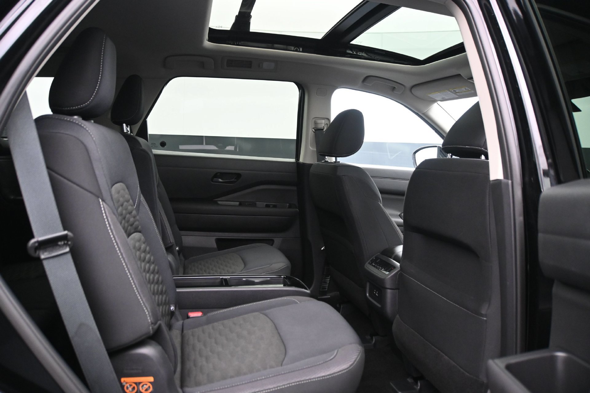Used 2025 Nissan Pathfinder SV w/ SV Premium Package AWD/4WD image 14