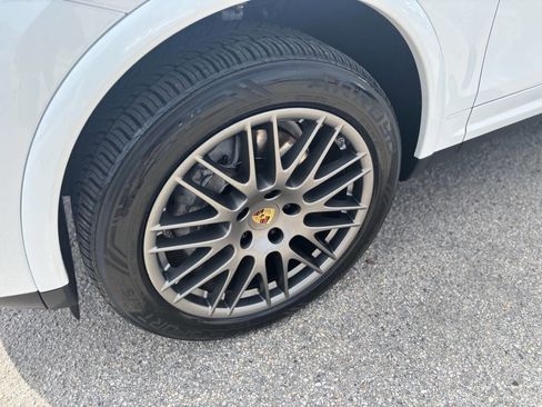 Used 2018 Porsche Cayenne Platinum Edition AWD/4WD image 13