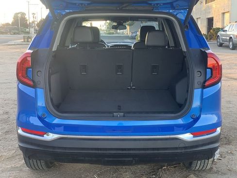 Used 2024 GMC Terrain SLT image 24