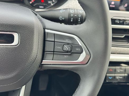 Used 2024 Jeep Compass Latitude image 29