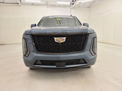 Used 2025 Cadillac Escalade Sport Platinum AWD/4WD image 14