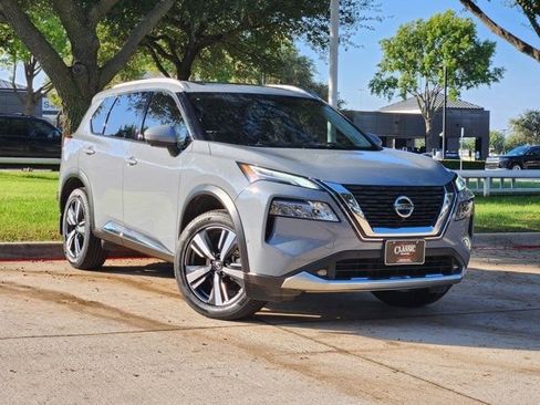 Used 2021 Nissan Rogue Platinum image 2