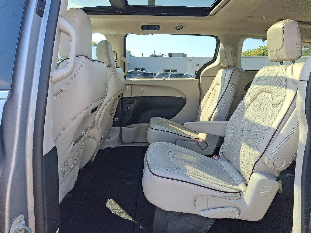 Certified 2020 Chrysler Pacifica Limited FWD image 10